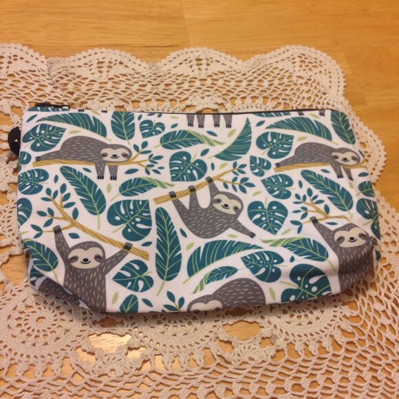 Bundle deal, sloth makeup bag and adorable sloth stickers - Picture 5 of 6